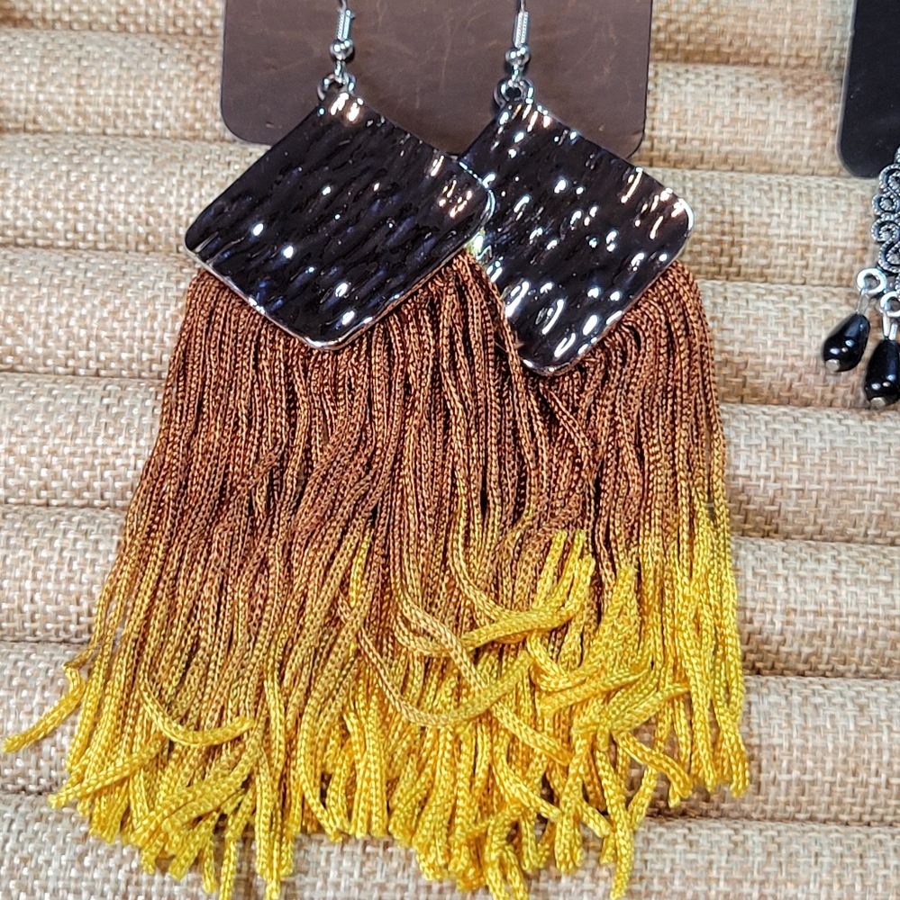 Paparazzi Costume Jewelry Lot 6 Pieces Total NWT 4 Pairs Earrings 2 Necklaces - Picture 2 of 7